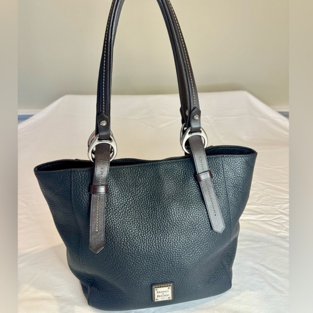 Dooney & Bourke Black Leather Tote Bag!🥰👜